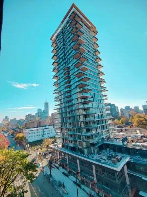 Divya Sutra Suites on Robson Downtown Vancouver Hotel dekat Lions Gate Bridge