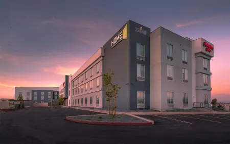 Hampton Inn by Hilton Riverside March Air Reserve Base Отели рядом с достопримечательностью «Orange Empire Railway Museum»