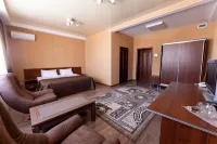 Yaik Hotel - 泳池