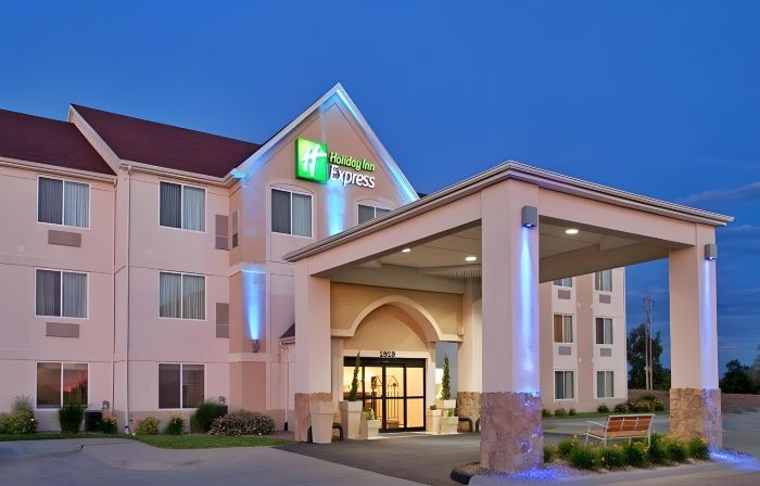Holiday Inn Express & Suites MARYVILLE by IHG