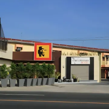 One Serenata Hotel Bacao