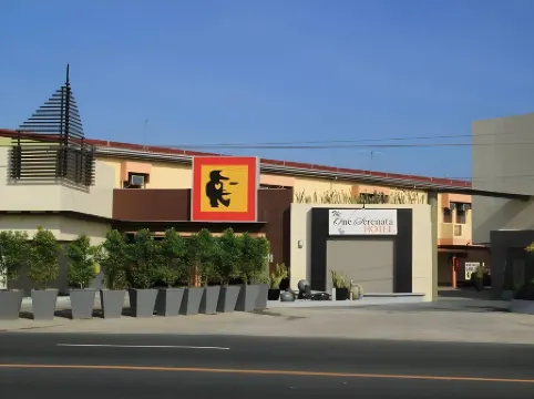 One Serenata Hotel Bacao