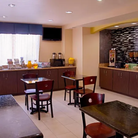 Super 8 by Wyndham Irving/DFW Apt/North