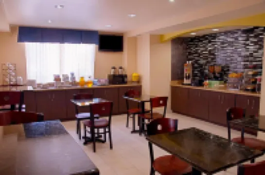 Super 8 by Wyndham Irving/DFW Apt/North