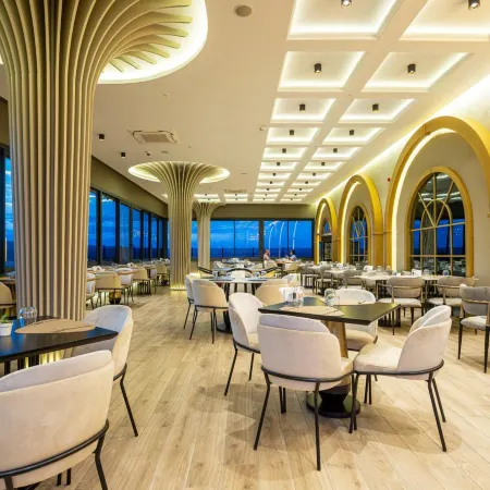 DoubleTree by Hilton Izmir - Alsancak