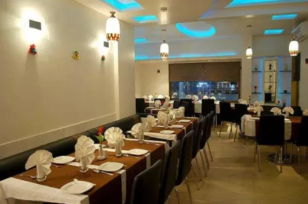 Hotel Saikripa Imperial, Daman and Diu Отели рядом с достопримечательностью «Мирасол Лейк Гарден»