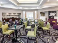 La Quinta Inn & Suites by Wyndham Orlando Airport North - Aamiainen