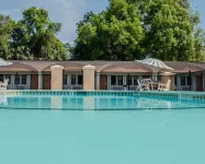 Econo Lodge - Pools