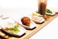 Crown Hotel - พร้อมอาหารเช้า