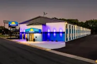 Days Inn by Wyndham la Crosse - Lemmikkieläimet sallittu