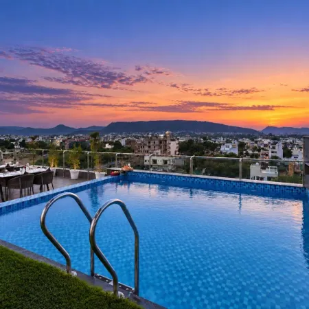 7 Rays Hotel