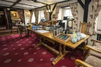 Queens Head Inn - parking
