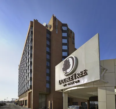 DoubleTree by Hilton West Edmonton Hotels in der Nähe von Giant Baseball Bat
