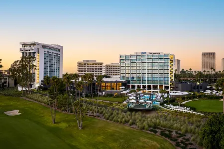 VEA Newport Beach, a Marriott Resort & Spa Отели рядом с достопримечательностью «Ведж»