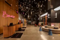 Moxy Montreal Downtown - parking