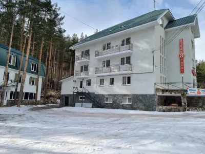 Alamat Hotel Hotel di 