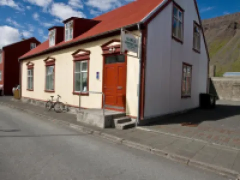 Guesthouse Ísafjördur - Gamla Hotels in Isafjordur
