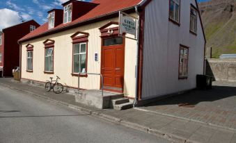 Guesthouse Ísafjördur - Gamla