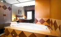 Murray Premises Hotel - Hot Tub
