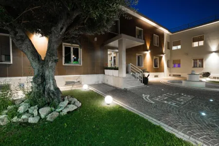 Plana Hotel Отели в г. Macerata Campania