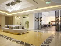 Vittori Palace Hotel and Residences Hotels near Al Hamra