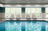 Holiday Inn Express & Suites MILAN – SANDUSKY AREA by IHG - piscina