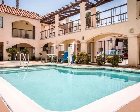 Econo Lodge Moreno Valley Отели рядом с достопримечательностью «WinCo Foods»