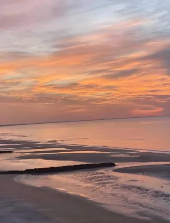The Benervilloise Villa With its Feet in the Water
