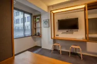 Comfy Studio Apartment by Reqhome