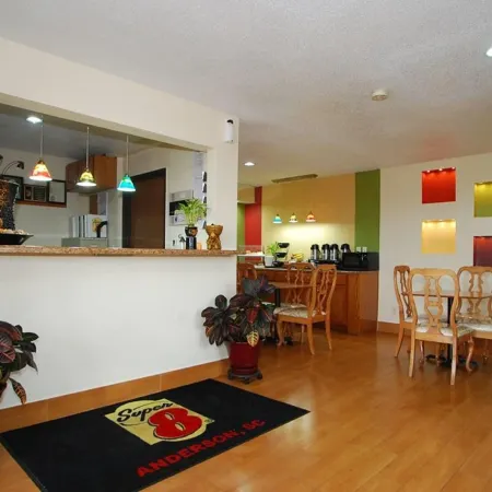 Super 8 by Wyndham Anderson/Clemson Area