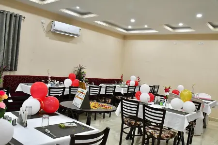 Royal Sujata Inn Hotel - 100 Mtr. from Mahabodhi Temple Отели рядом с достопримечательностью «Махабодхи»