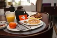 The Originals Boutique, Hôtel Victoria, Fontainebleau - breakfast