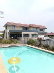 Caravilla Motor Inn - Pools