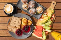 Colonial Palms Motor Inn - breakfast