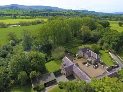 Glanhenwye Courtyard Cottages
