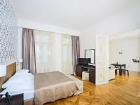 ديمينكا بالاس Hotels near براغ 02