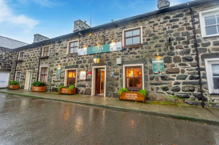 The Golden Fleece Inn