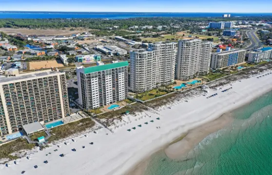 潘德爾翡翠塔休閑旅館