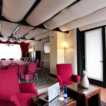Hotel Virxe da Cerca by Pousadas de Compostela Отели рядом с Аэропорт Сантьяго-де-Компостела