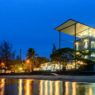 Aownoi Bay Resort Hotels near Wat Ao Noi