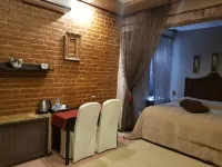Blackberry Mini-Hotel