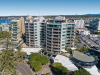 Peninsular Beachfront Resort Hotels near Beltana Park