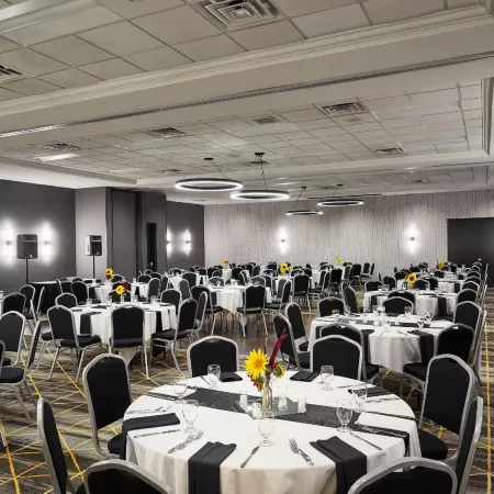 Holiday Inn & Suites MADISON WEST - MIDDLETON by IHG