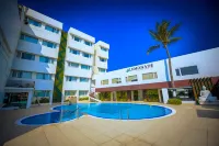 Hotel Holiday Resort - ที่มีสระว่ายน้ำ