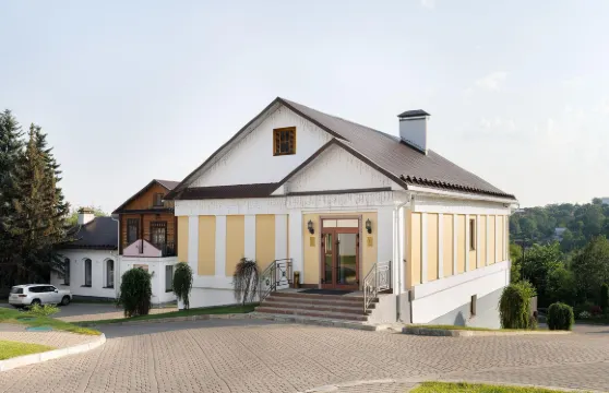 沃茲涅先斯卡亞斯洛博達公園酒店