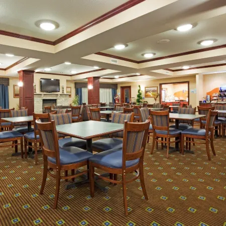 Holiday Inn Express & Suites Winona by IHG