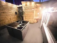 Albert Luxury Hottub & Jacuzzi Apartments