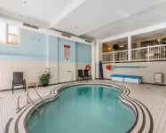 Chateau Canmore - Pool