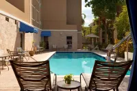 Hampton Inn & Suites Ft. Lauderdale Airport/South Cruise Port - Rooftop Pools