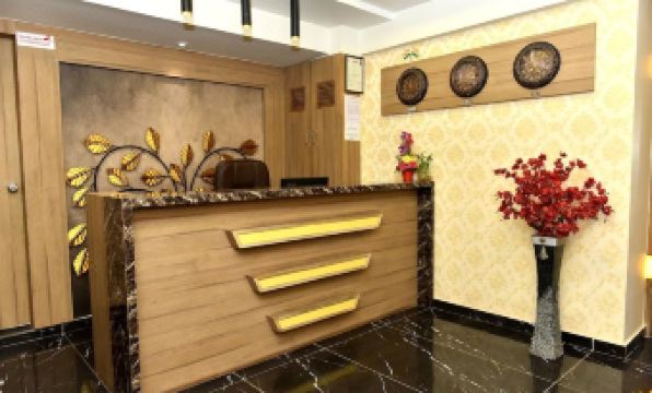 Hotel Royal Square by Sky Stays